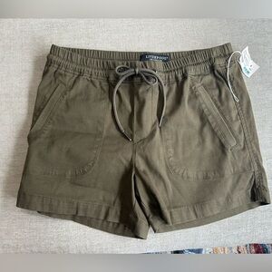 Liverpool Mid Rise Olive Shorts NWT Size 27